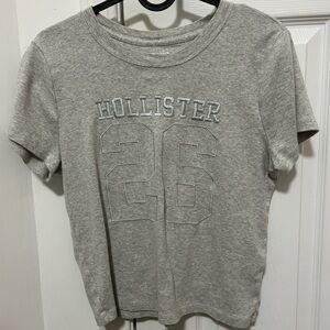 Hollister Light Grey Senior Year ‘26 Embroidered Crewneck Tee